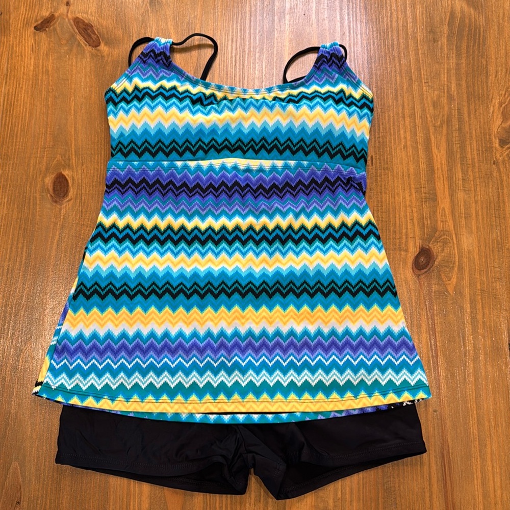 NWOT women’s modest 2 piece swimsuit blue zig-zag stripe tank w/ swim shorts